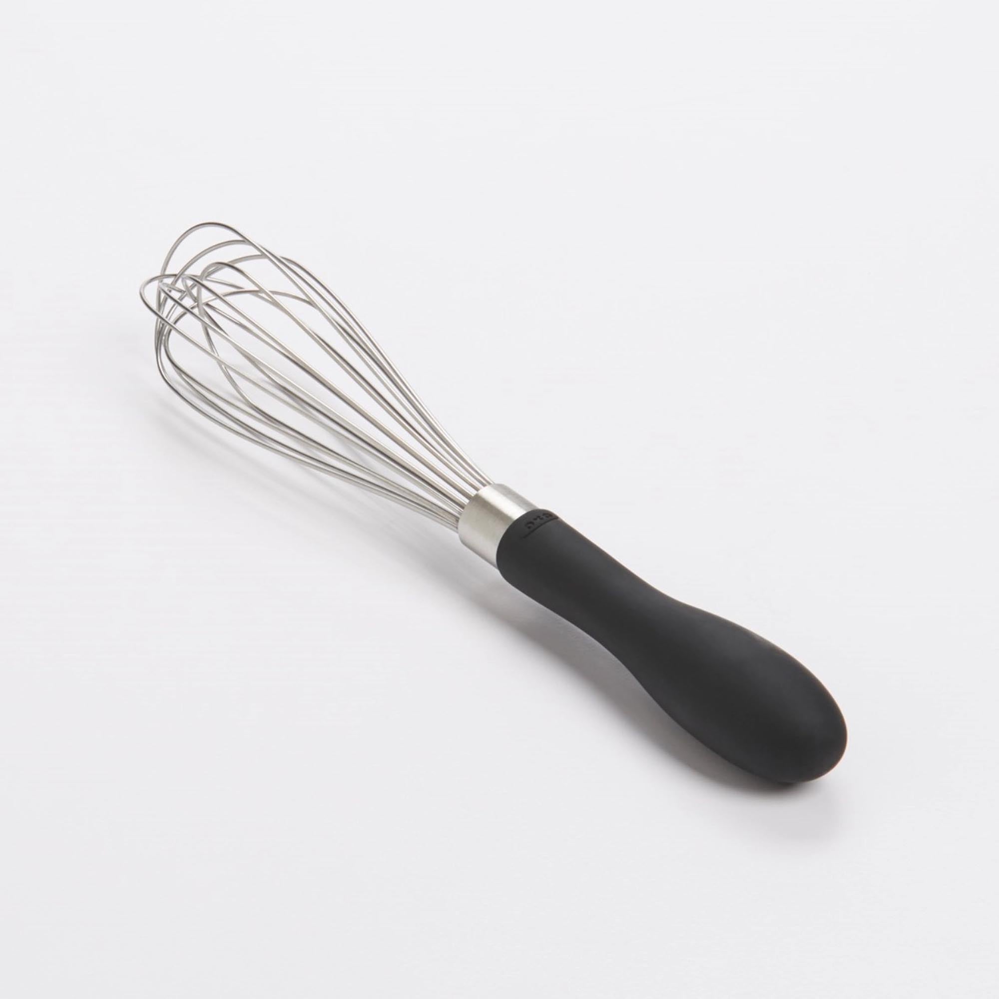 Robuster OXO Schneebesen 22 cm für müheloses Rühren und Schlagen.
