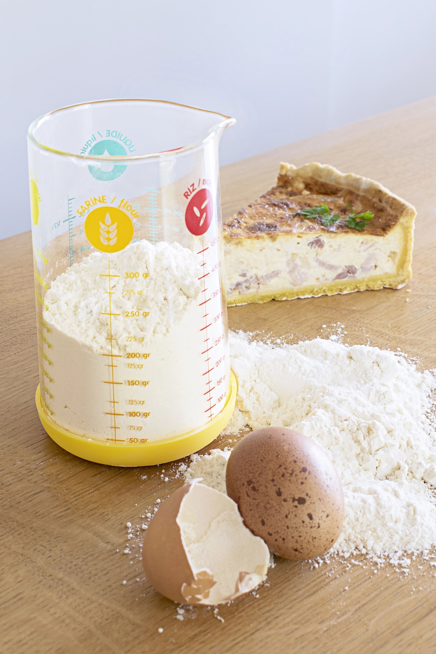 Pebbly Messbecher mit Silikonboden 500ml gelb