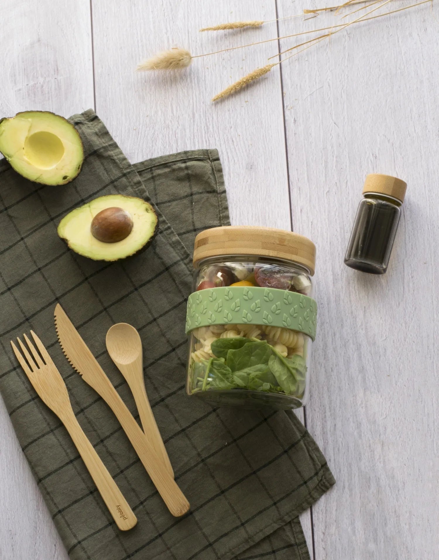 Pebbly To-Go: Stilvolle Glasbehälter für umweltbewusste Genießer.