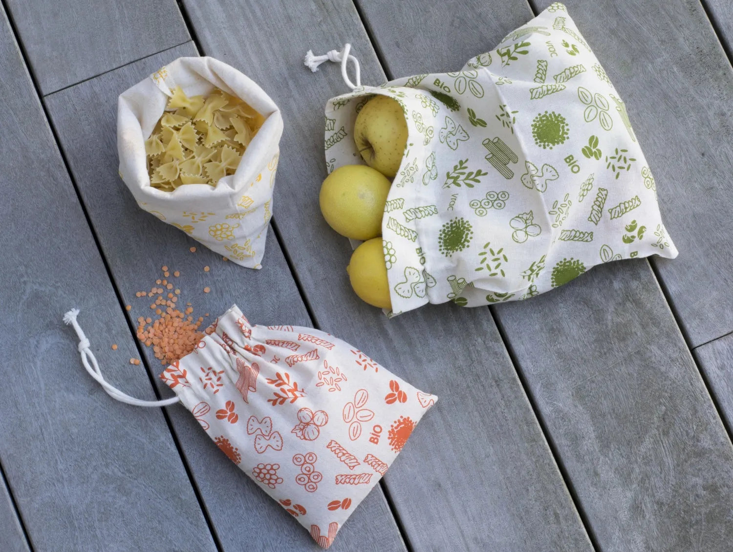 Gelber Bio-Baumwollbeutel 20x25cm von Pebbly – umweltfreundlich & stilvoll.