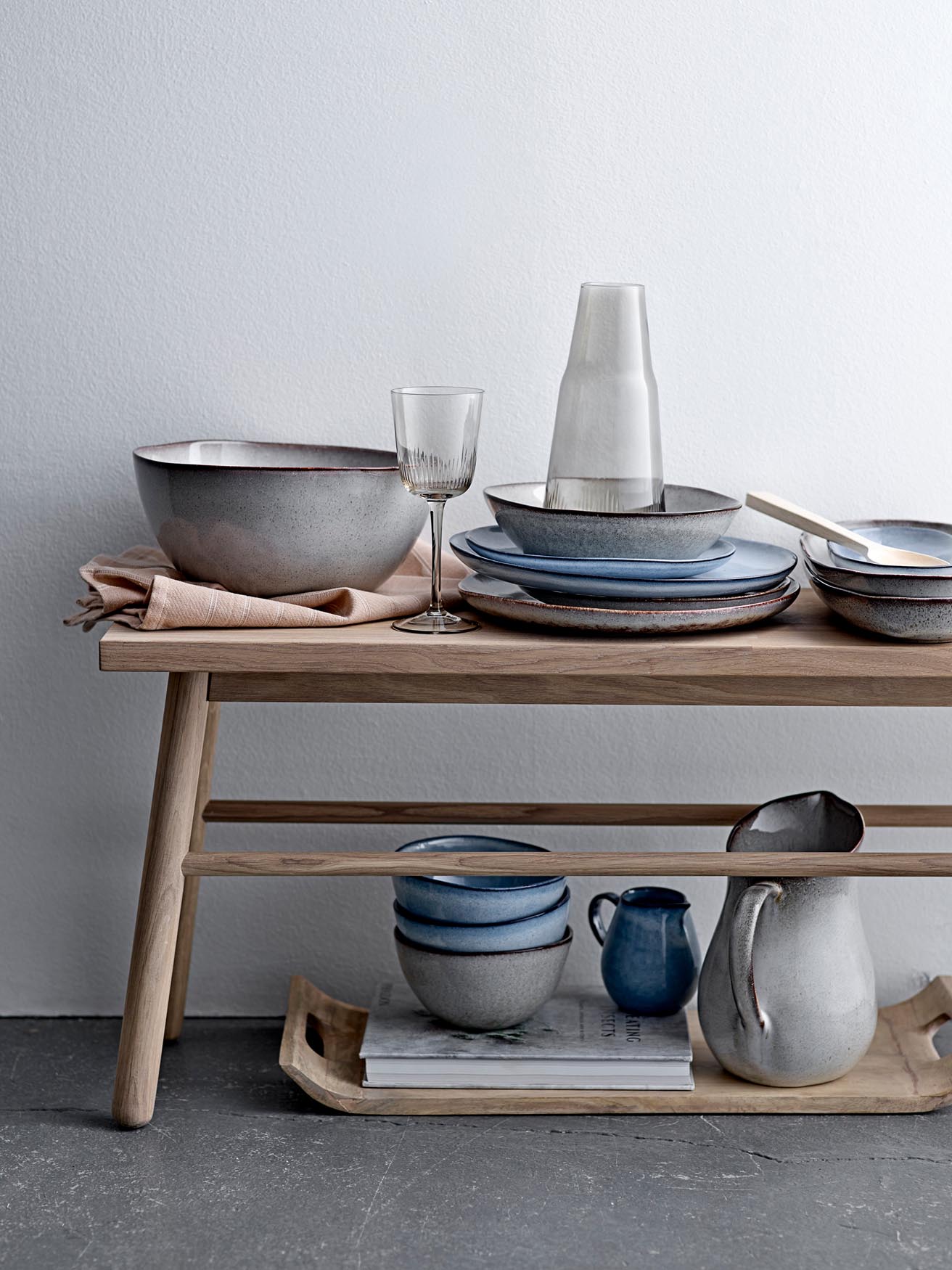 Elegante Sandrine Schale aus blauem Steingut von Bloomingville.