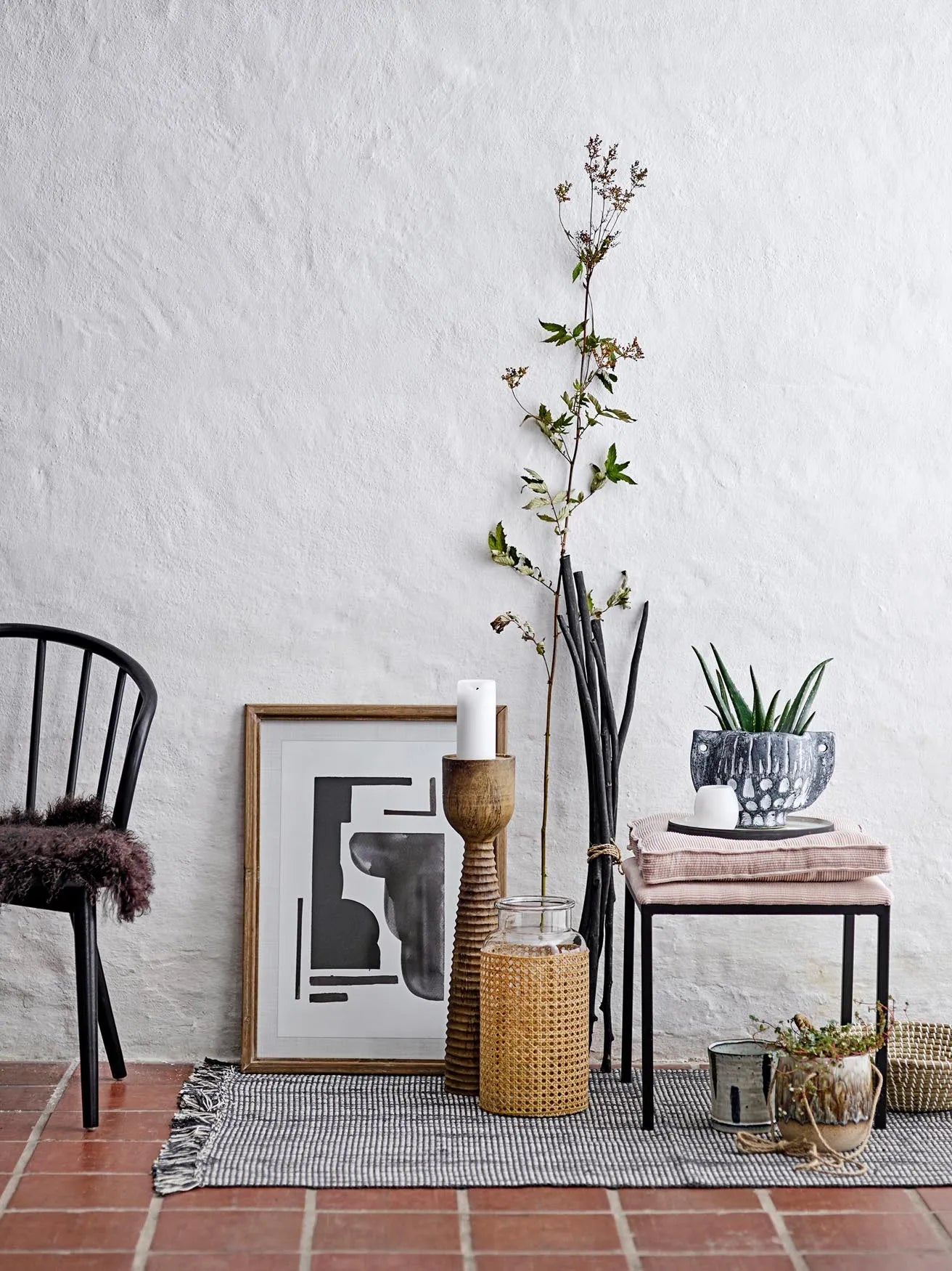 Anja Kerze, Weiá, Parafin in White präsentiert im Onlineshop von KAQTU Design AG. Kerzen ist von Bloomingville