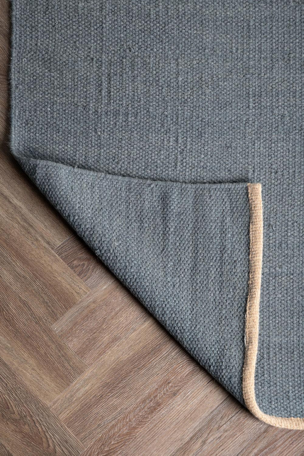 Jaipur Teppich in Blau präsentiert im Onlineshop von KAQTU Design AG. Teppich ist von Venture Home