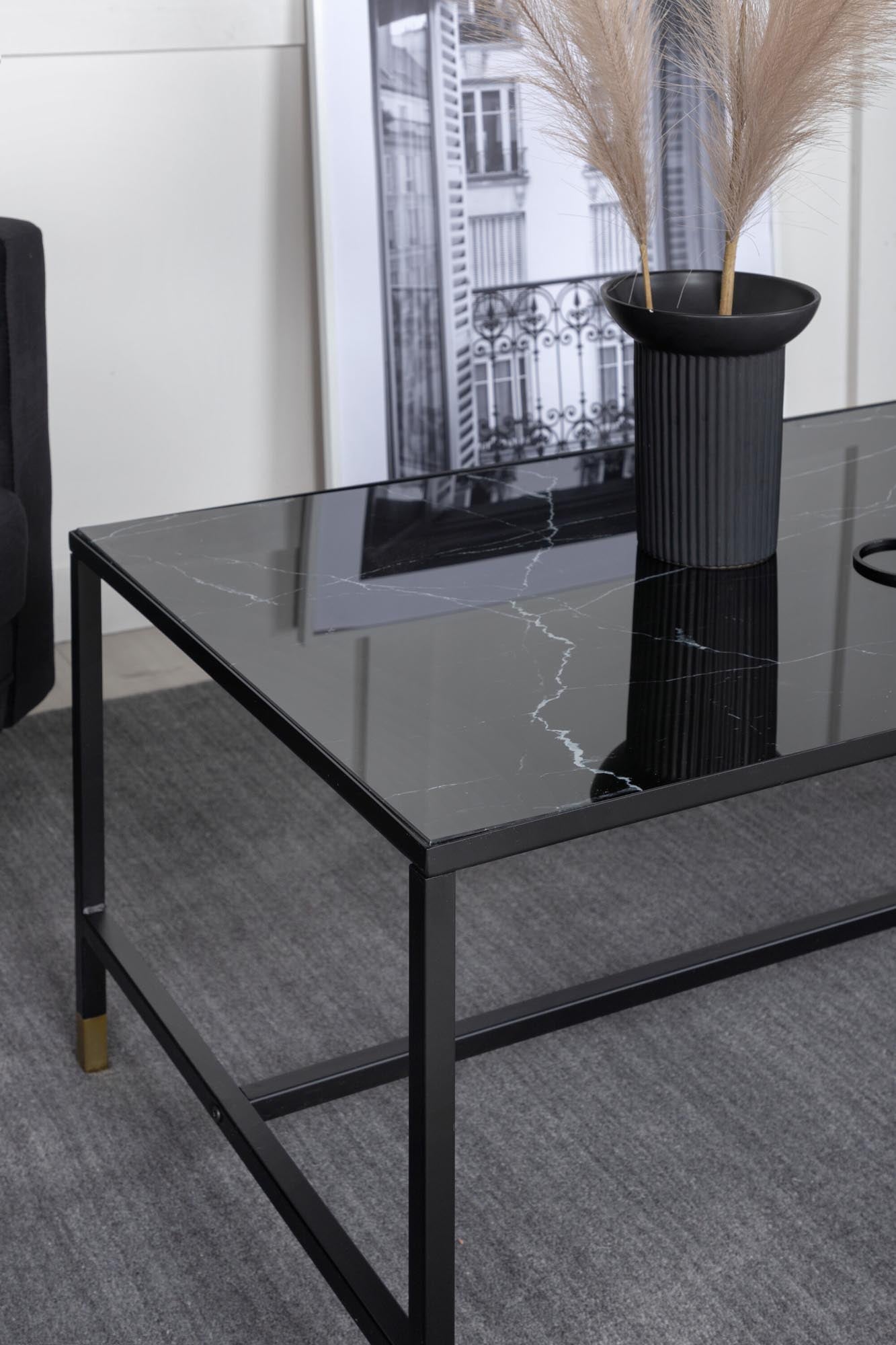 Dipp Beistelltisch in Schwarz/Gold präsentiert im Onlineshop von KAQTU Design AG. Beistelltisch ist von Venture Home
