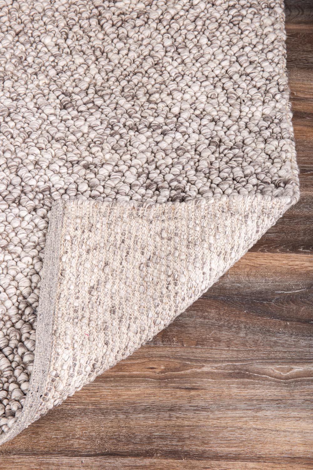 Jajru Teppich in Hellgrau präsentiert im Onlineshop von KAQTU Design AG. Teppich ist von Venture Home