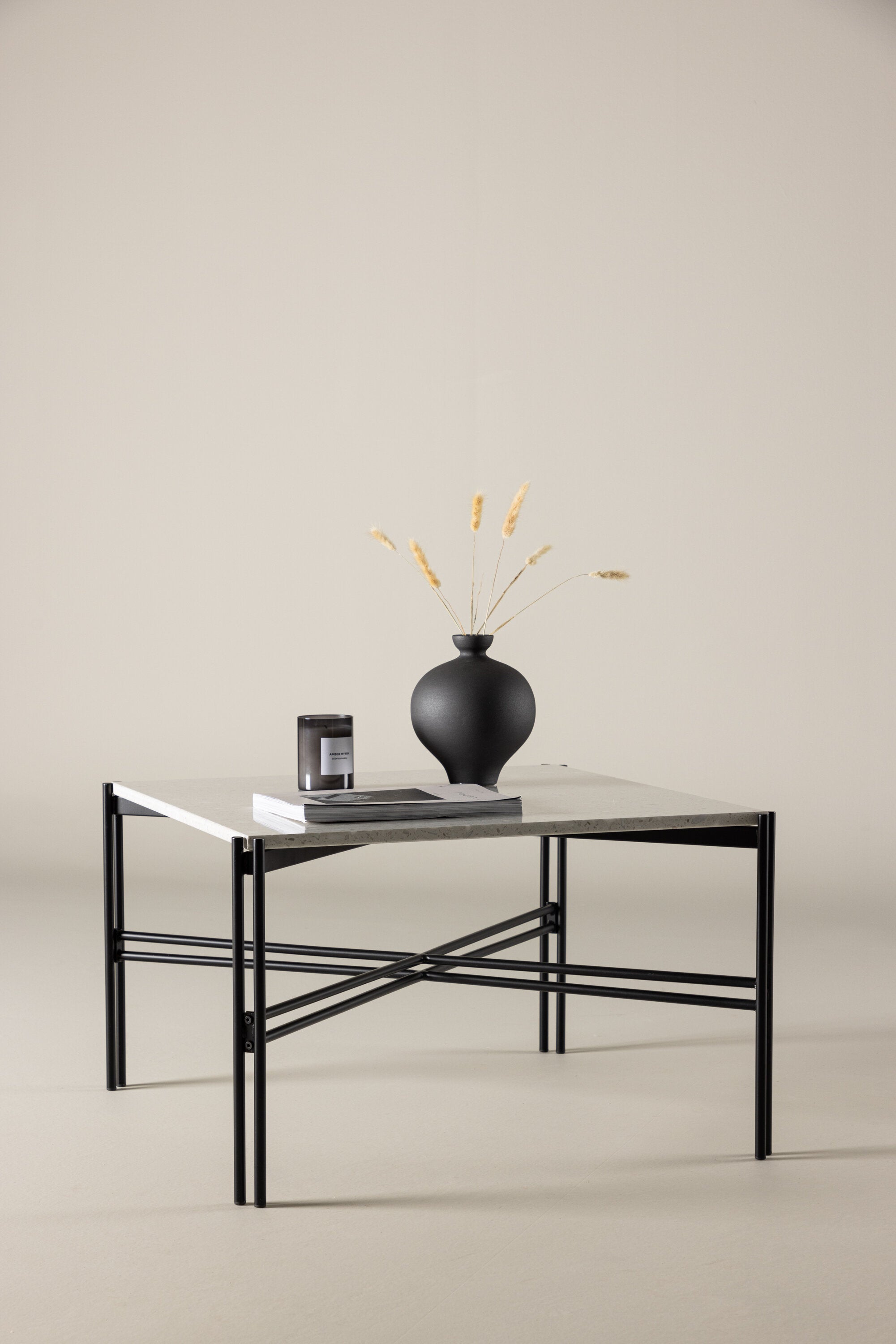 Razzia Coffee Tisch in Weiss präsentiert im Onlineshop von KAQTU Design AG. Beistelltisch ist von Venture Home