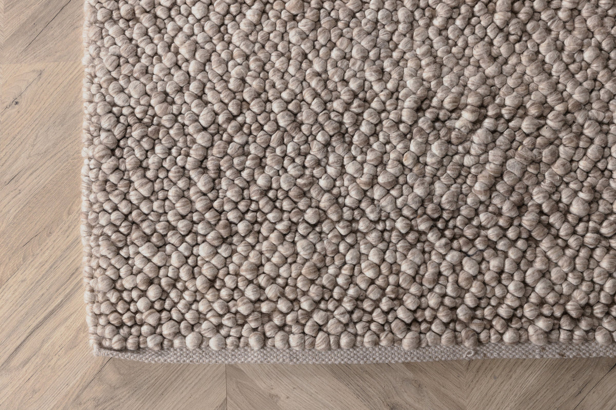 Jajru Teppich in Beige präsentiert im Onlineshop von KAQTU Design AG. Teppich ist von Venture Home