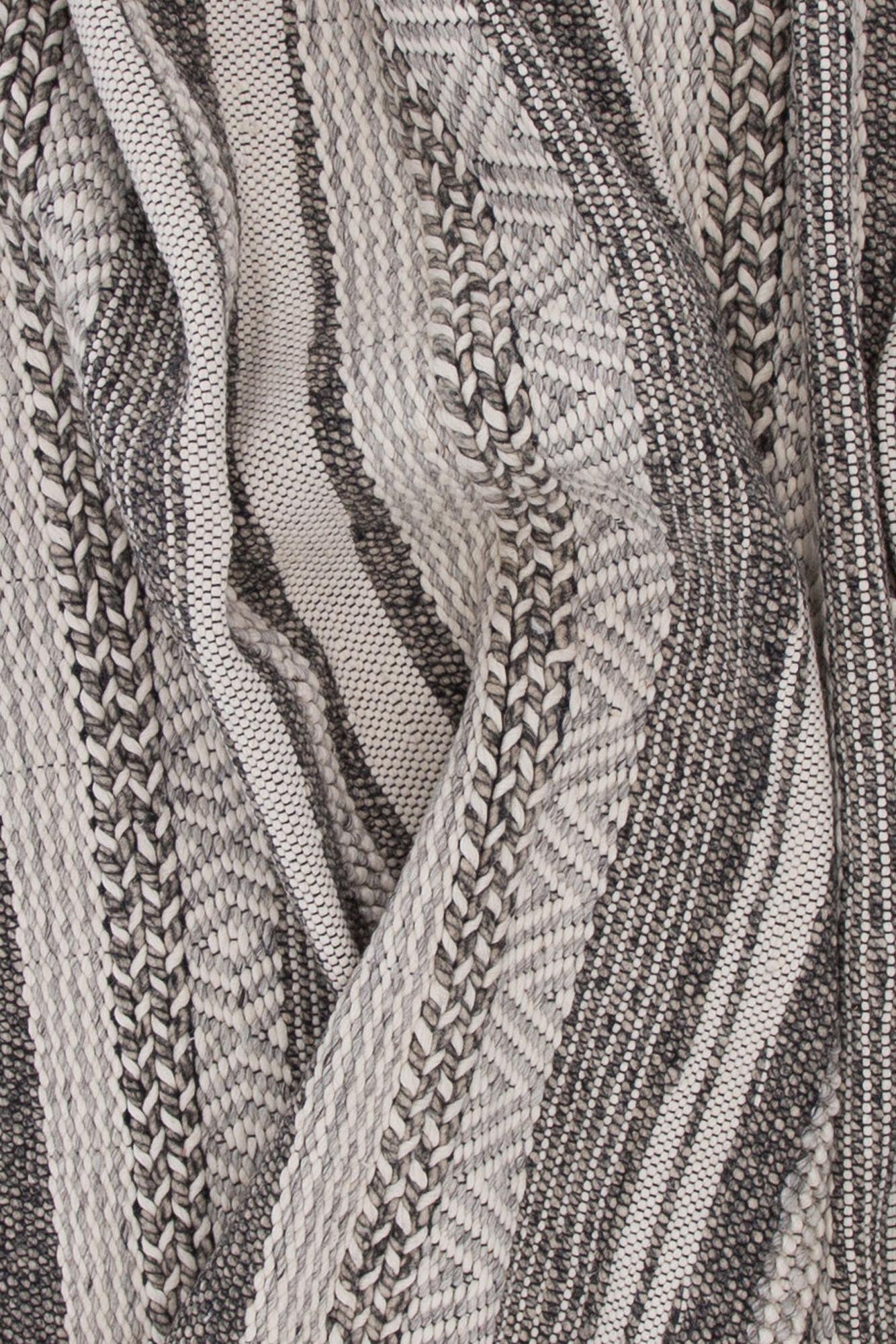 Alwar Teppich in Dunkelgrau präsentiert im Onlineshop von KAQTU Design AG. Teppich ist von Venture Home