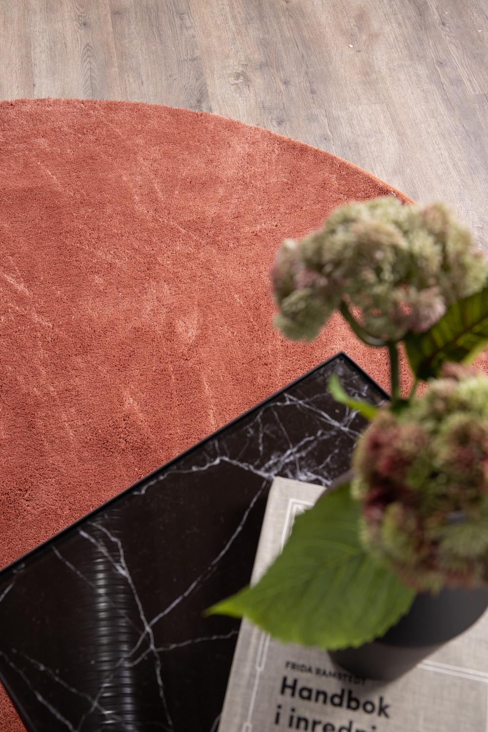 Dipp Nachttisch in Schwarz präsentiert im Onlineshop von KAQTU Design AG. Nachttisch ist von Venture Home