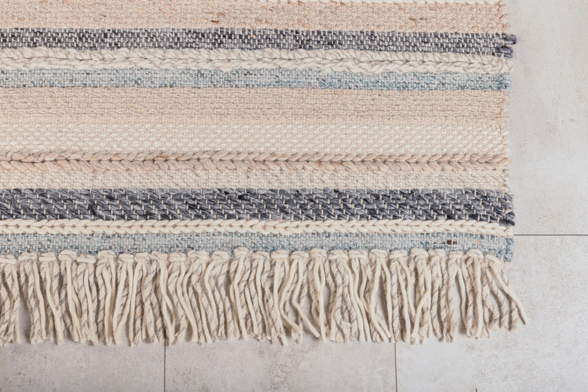 Gudha Teppich in Beige präsentiert im Onlineshop von KAQTU Design AG. Teppich ist von Venture Home