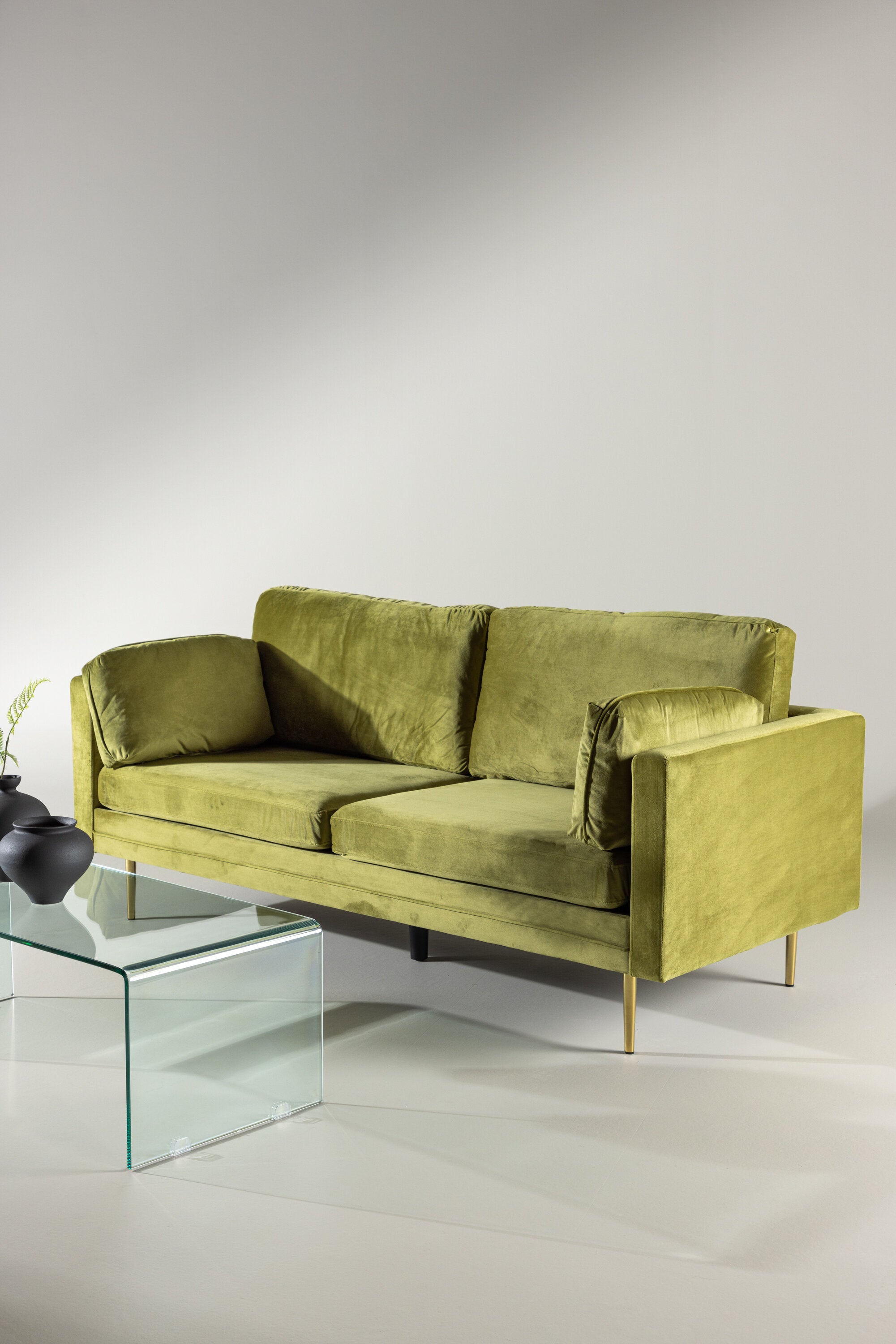 Boom Sofa in Grün präsentiert im Onlineshop von KAQTU Design AG. 3er Sofa ist von Venture Home