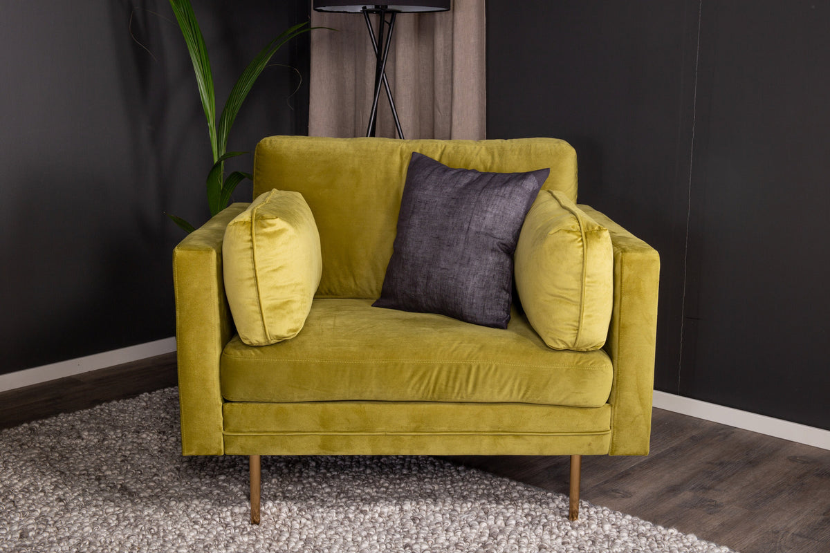 Boom Sessel in Grün präsentiert im Onlineshop von KAQTU Design AG. Sessel mit Armlehnen ist von Venture Home