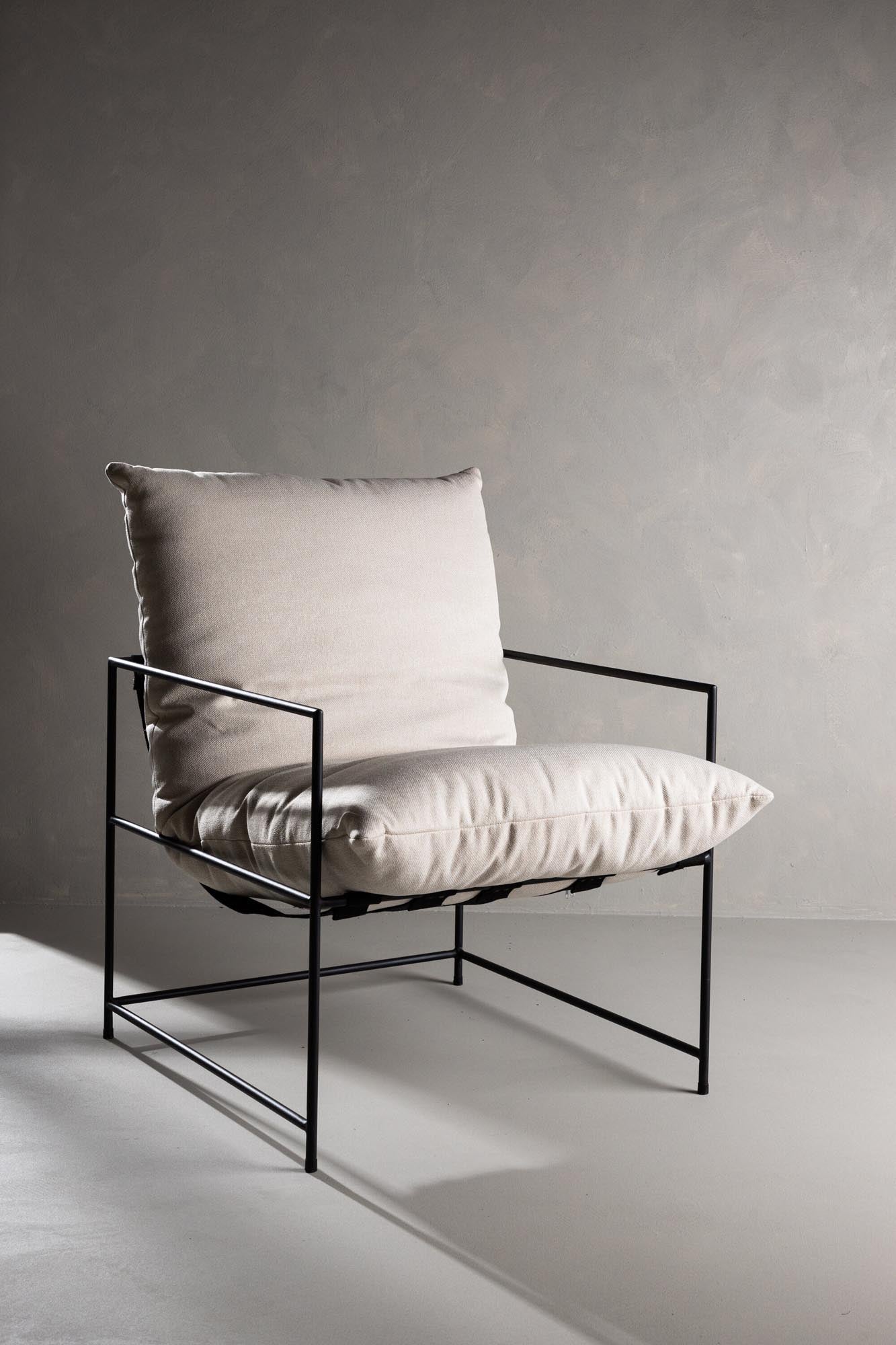 Moderner Sedalia Sessel von Venture Home in stilvollem Design.