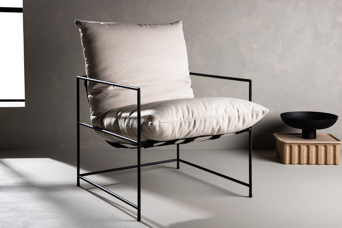 Sedalia Sessel in Weiss präsentiert im Onlineshop von KAQTU Design AG. Sessel mit Armlehnen ist von Venture Home