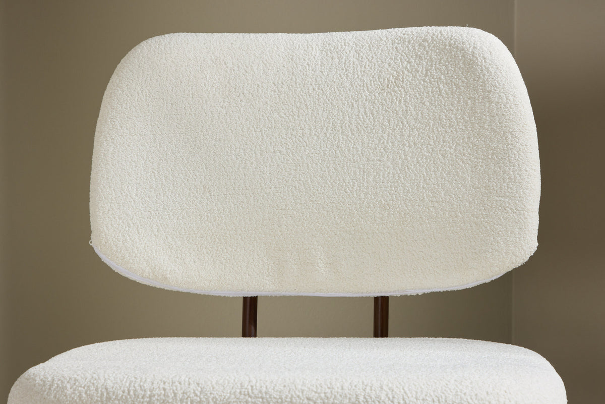 Midland Sessel in Weiss präsentiert im Onlineshop von KAQTU Design AG. Sessel ist von Venture Home