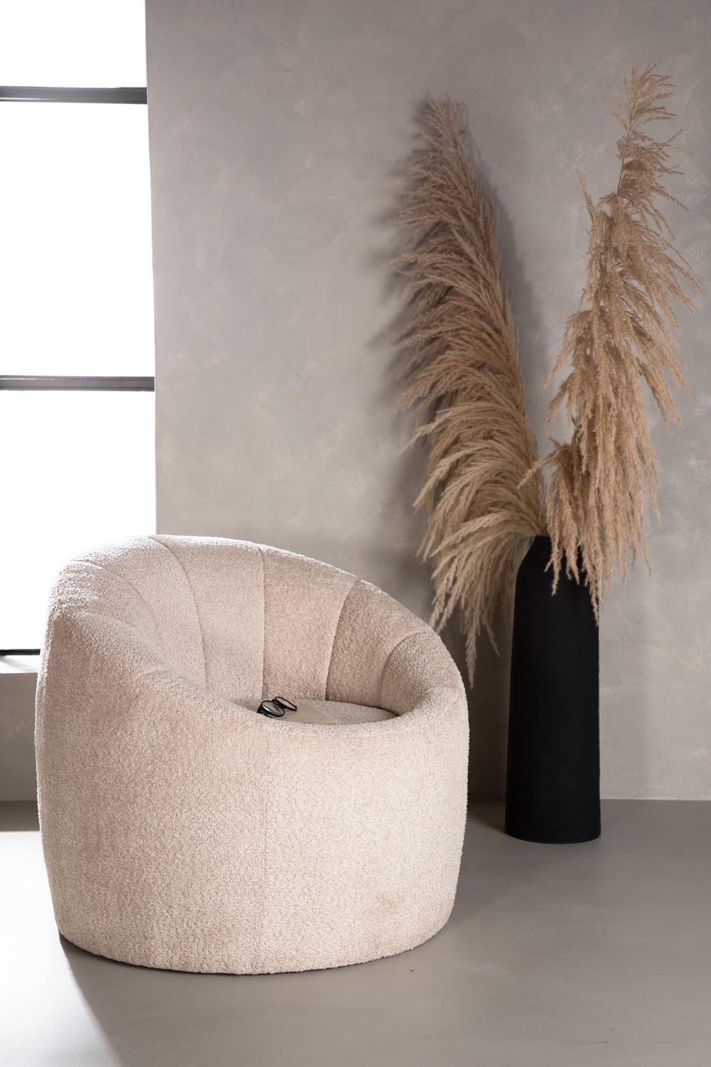 Warren Sessel in Beige präsentiert im Onlineshop von KAQTU Design AG. Sessel mit Armlehnen ist von Venture Home