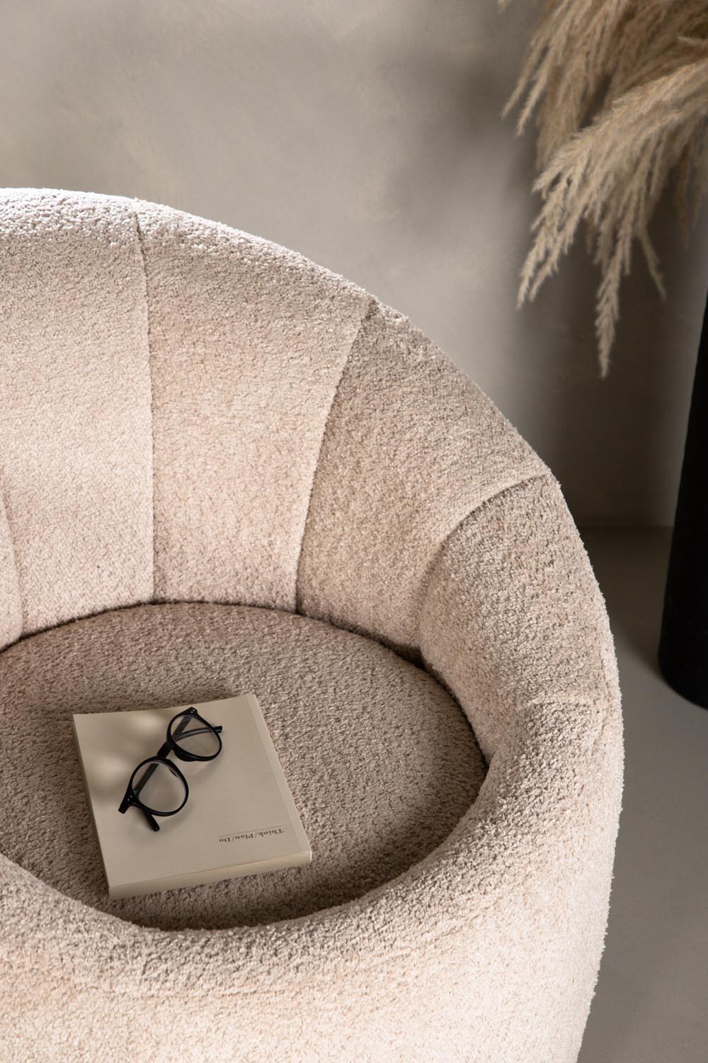 Warren Sessel in Beige präsentiert im Onlineshop von KAQTU Design AG. Sessel mit Armlehnen ist von Venture Home