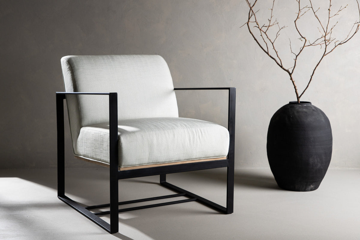 Kansas Sessel in Cremefarben präsentiert im Onlineshop von KAQTU Design AG. Sessel mit Armlehnen ist von Venture Home