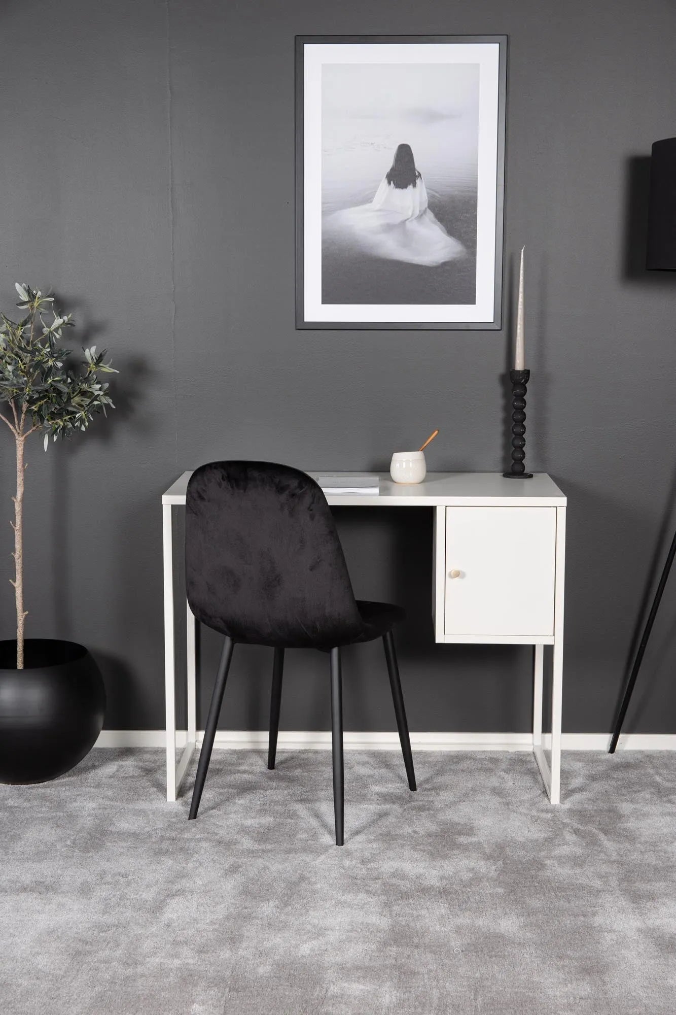 Eleganter Will Schreibtisch von Venture Home für kreative Arbeitsräume.