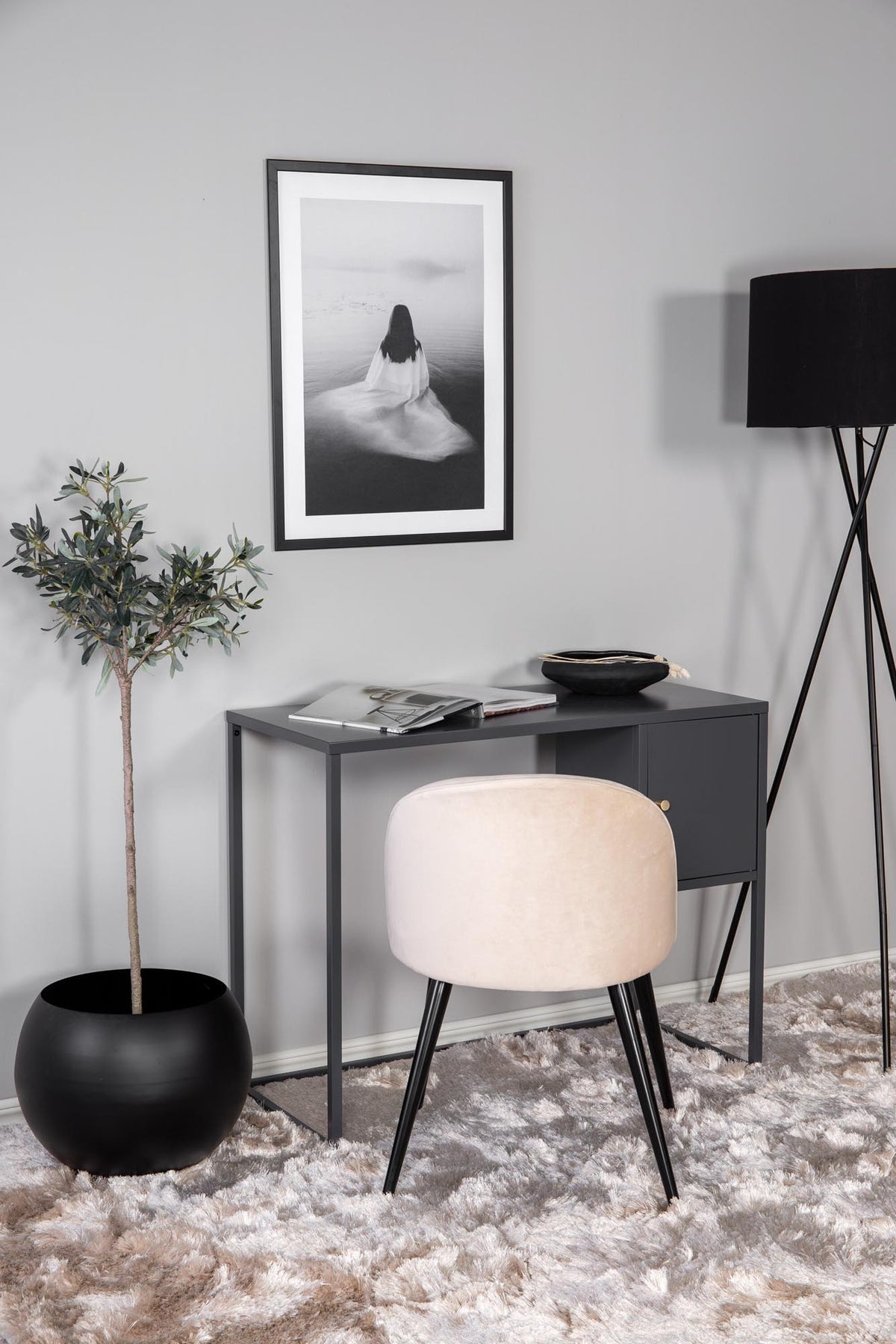 Will Schreibtisch in Grau präsentiert im Onlineshop von KAQTU Design AG. Schreibtisch ist von Venture Home