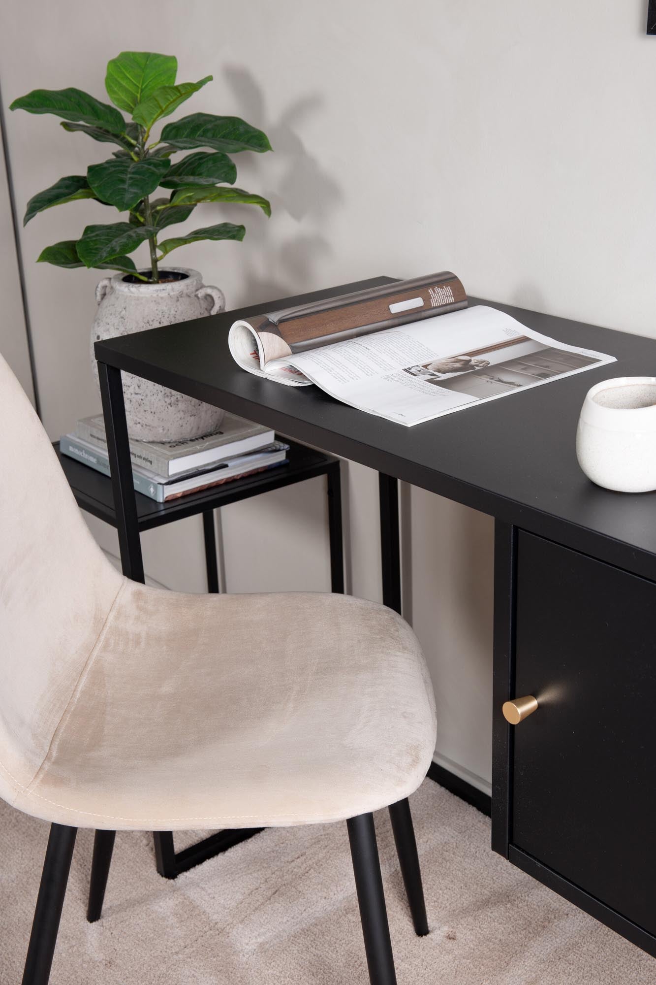 Eleganter Will Schreibtisch von Venture Home: Funktionalität trifft Industriedesign für Ihr modernes Arbeitsumfeld.