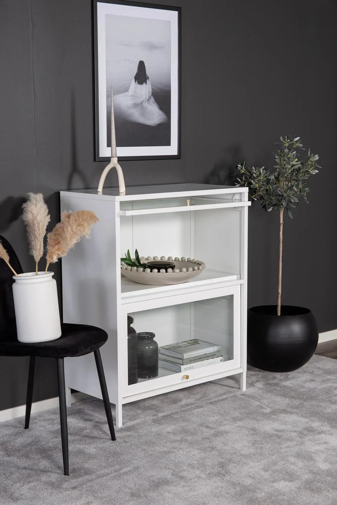 Elegantes Will Kabinett: Perfekte Aufbewahrung mit modernem Flair.