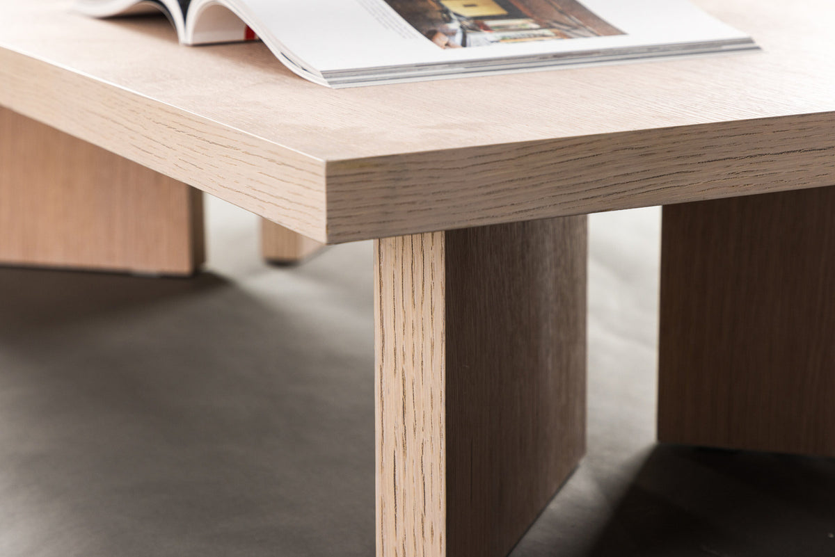 Bassholmen Coffee Tisch in Tünchen präsentiert im Onlineshop von KAQTU Design AG. Beistelltisch ist von Vind