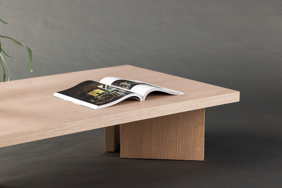 Bassholmen Coffee Tisch in Tünchen präsentiert im Onlineshop von KAQTU Design AG. Beistelltisch ist von Vind