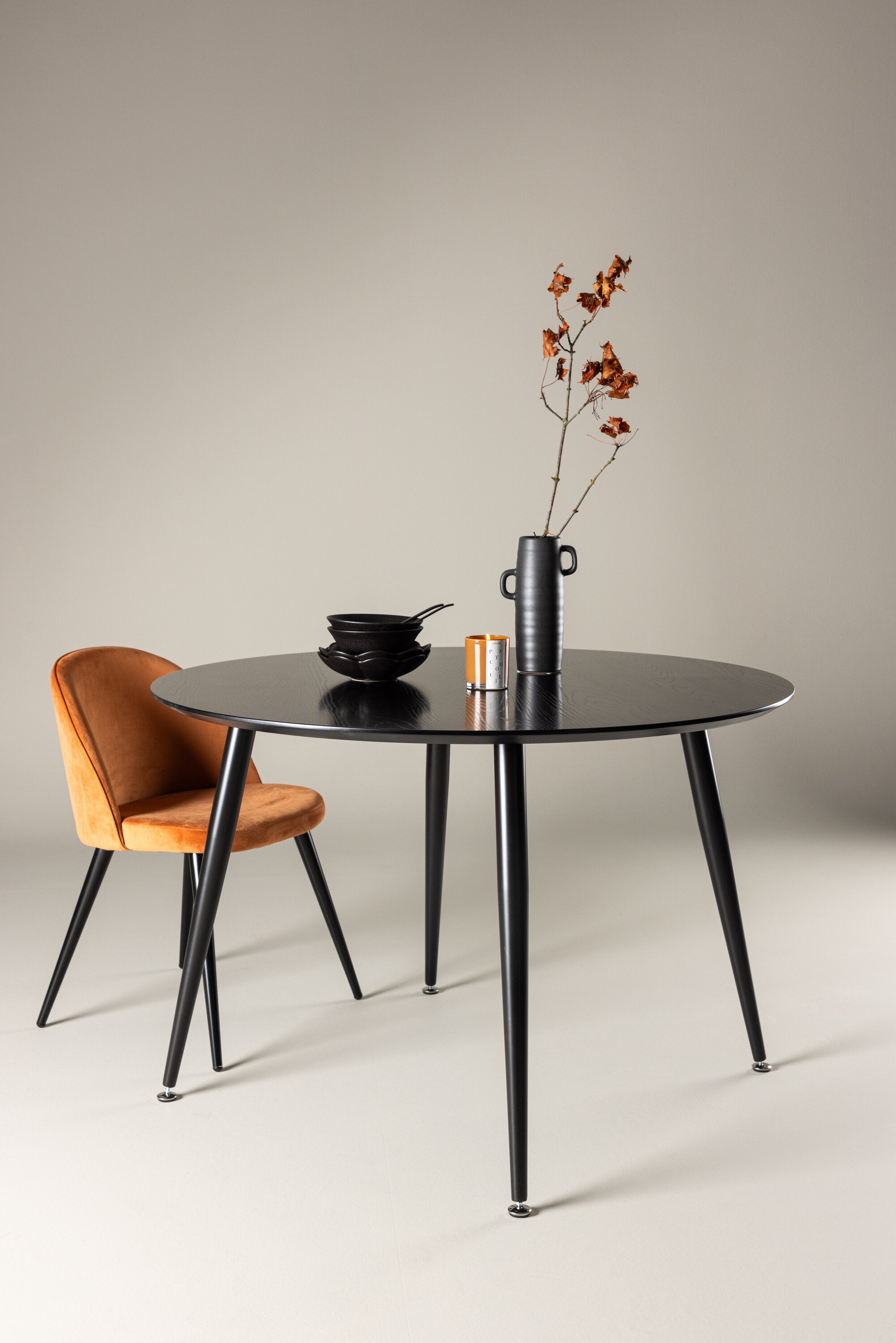 Dipp Esstisch in Schwarz präsentiert im Onlineshop von KAQTU Design AG. Esstisch ist von Venture Home