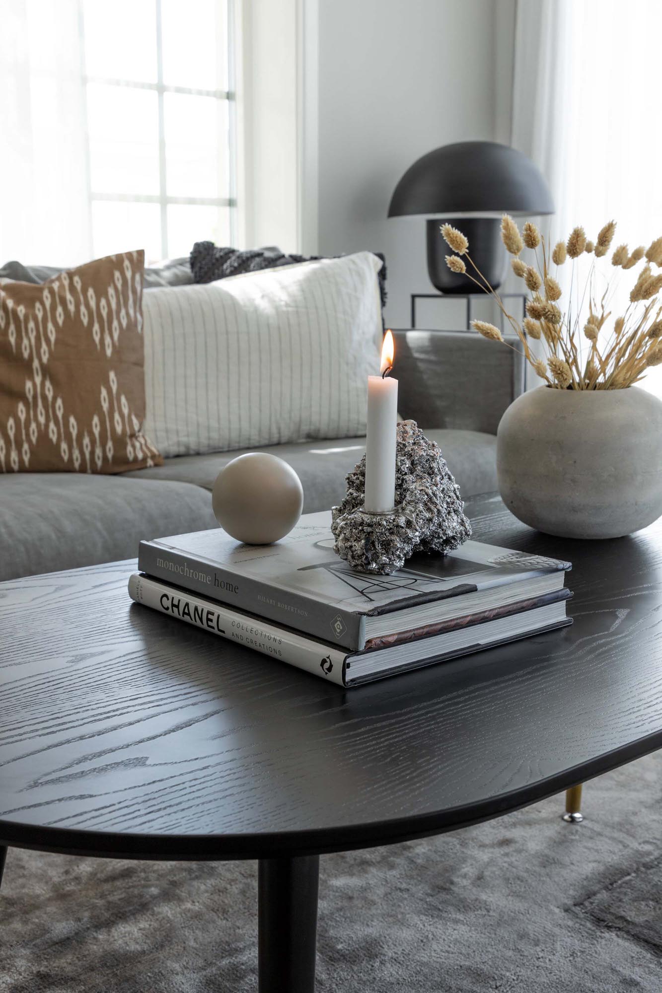 Dipp Beistelltisch in Schwarz/Gold präsentiert im Onlineshop von KAQTU Design AG. Beistelltisch ist von Venture Home