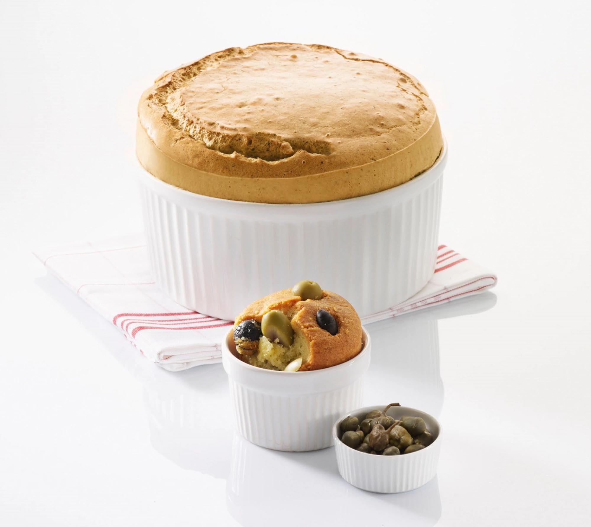 Kleine weisse Revol Souffléform, Ø 8,2 cm, für exquisite Desserts.