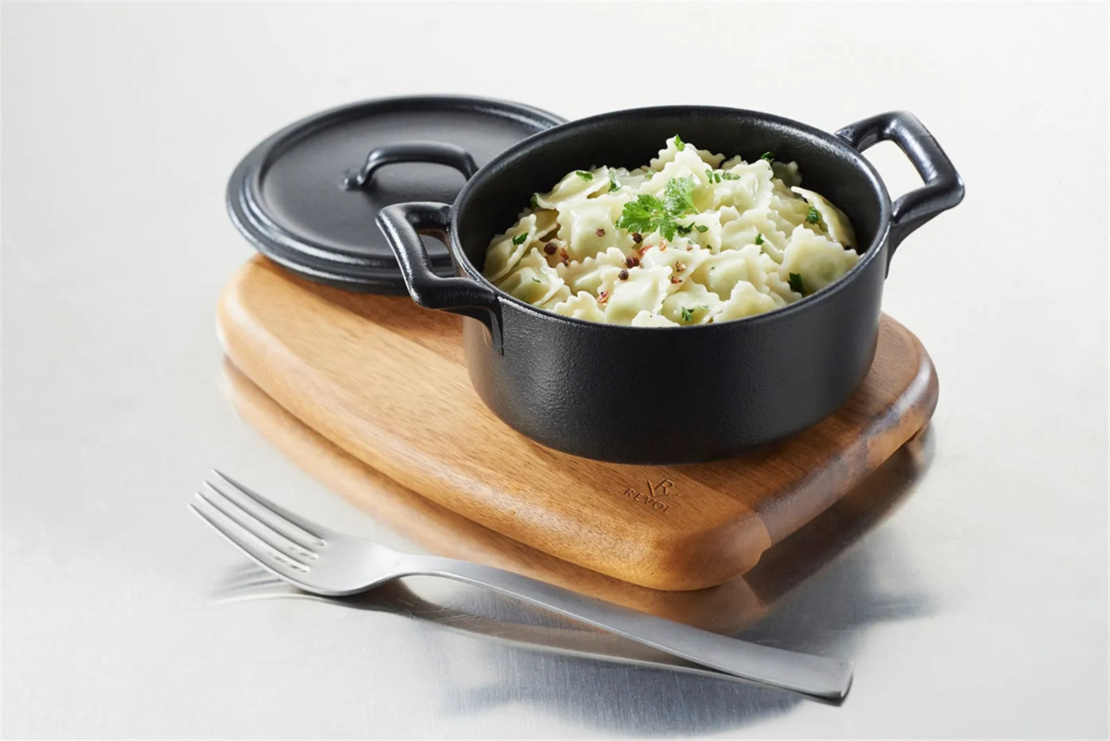 Elegante 45cl Kasserolle in Gusseisen-Optik von Revol für Gourmets.