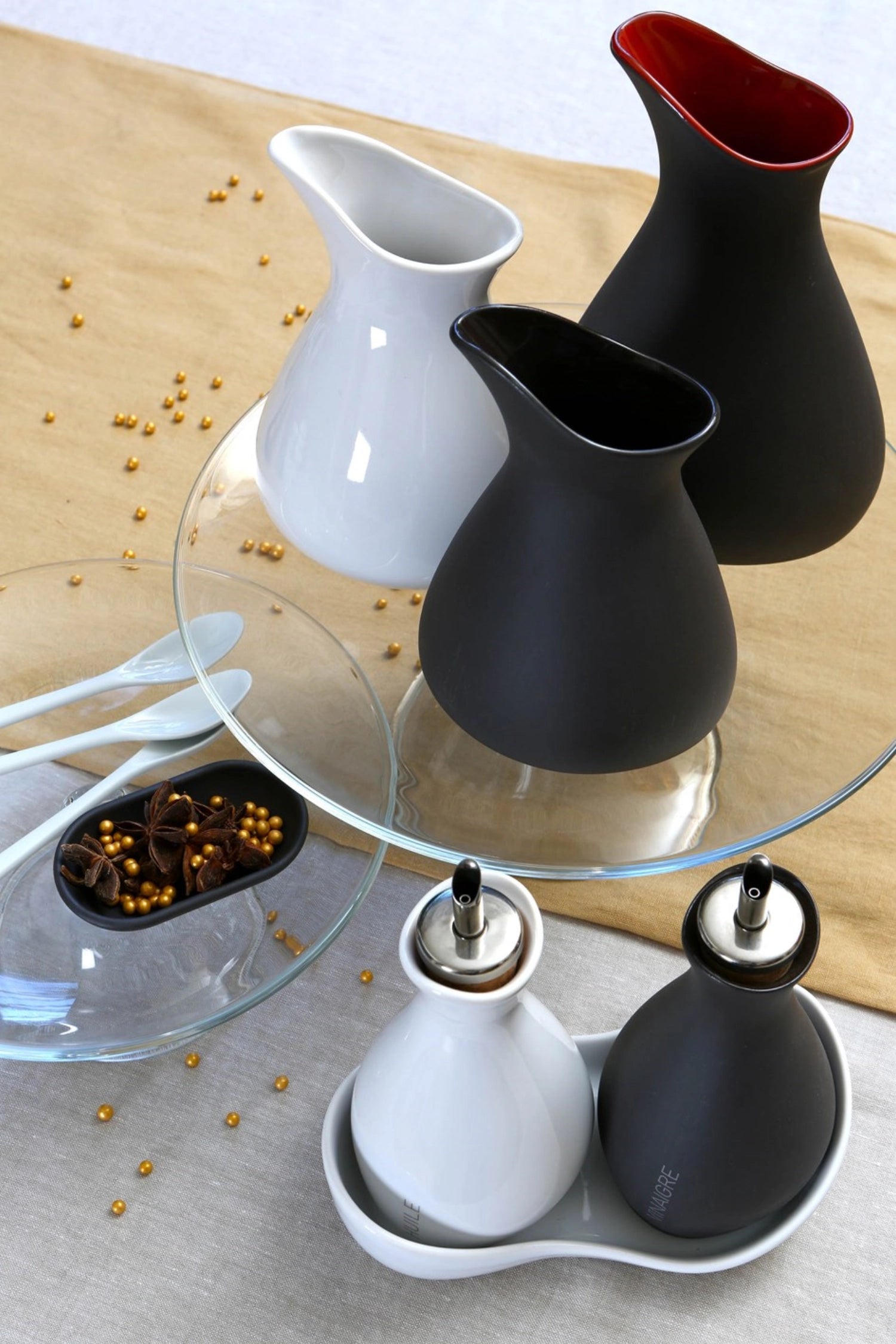 Eleganter Milchkrug in strahlendem Weiß von Revol, 25 cl, perfekt für Milch oder Saucen, verleiht jedem Tisch eine stilvolle Note.