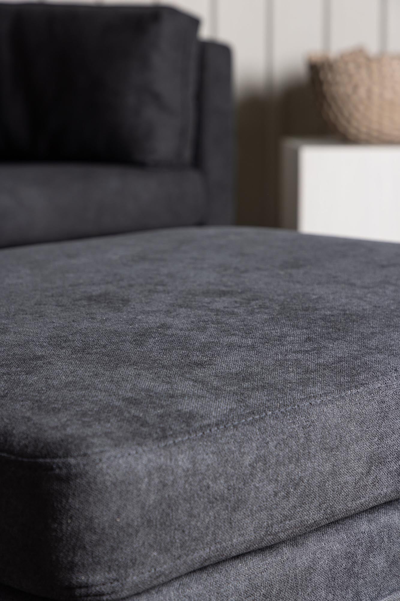 Eleganter Boom Ottoman von Venture Home: Vielseitig, langlebig und ideal für jeden Raum. Setzen Sie Akzente mit diesem zeitlosen Möbelstück!