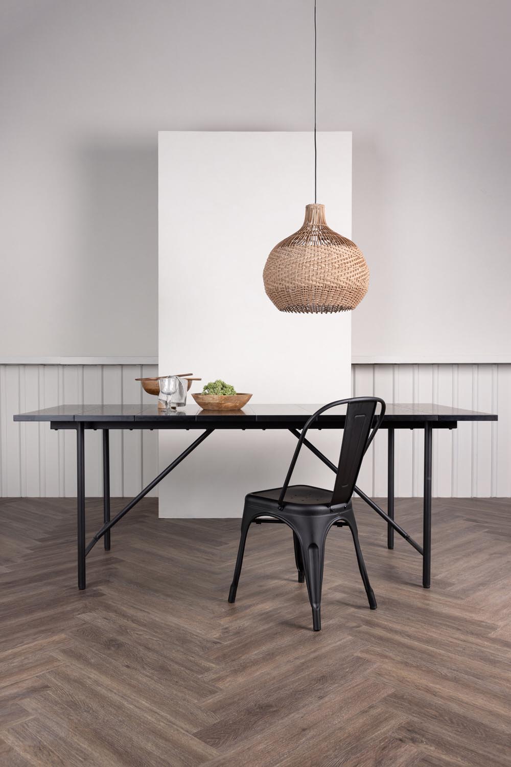 Astrid Tisch in Schwarz präsentiert im Onlineshop von KAQTU Design AG. Esstisch ist von Venture Home