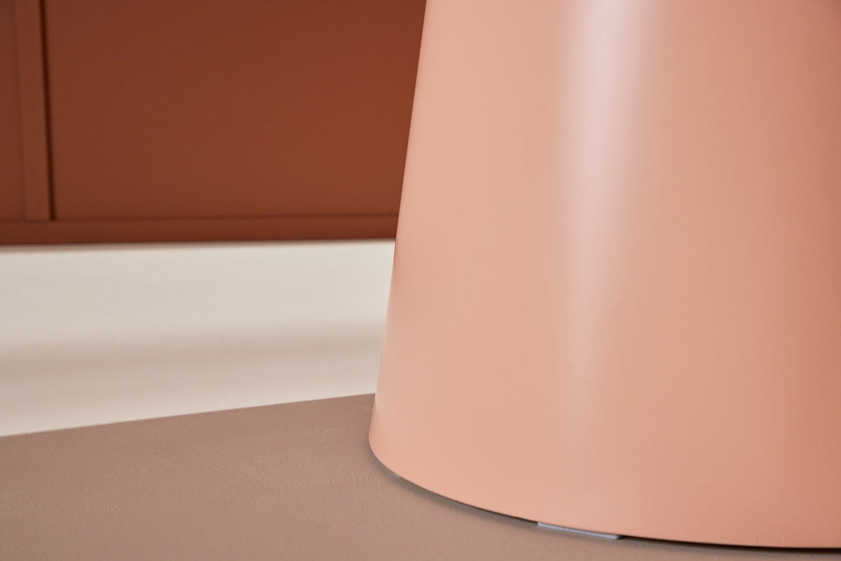 Lanzo Esstisch in Pink präsentiert im Onlineshop von KAQTU Design AG. Esstisch ist von Venture Home