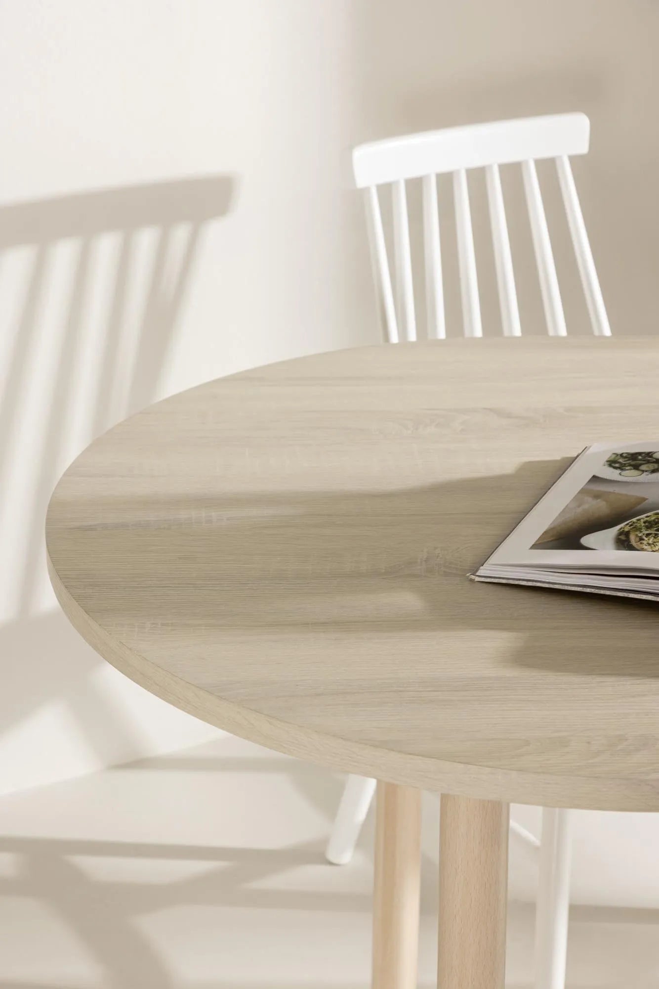Andy Esstisch von Venture Home: Zeitloses Design für Ihr Esszimmer.