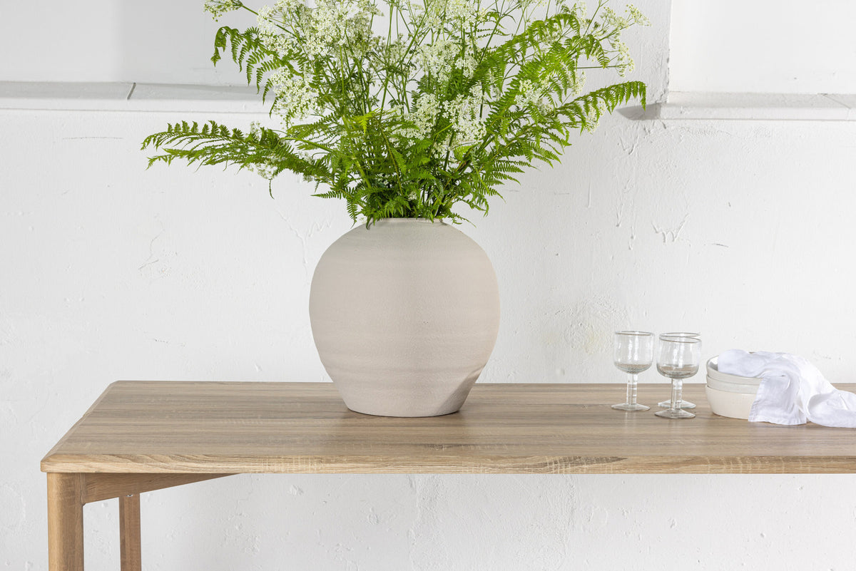 Damon Esstisch in Tünchen präsentiert im Onlineshop von KAQTU Design AG. Esstisch ist von Venture Home