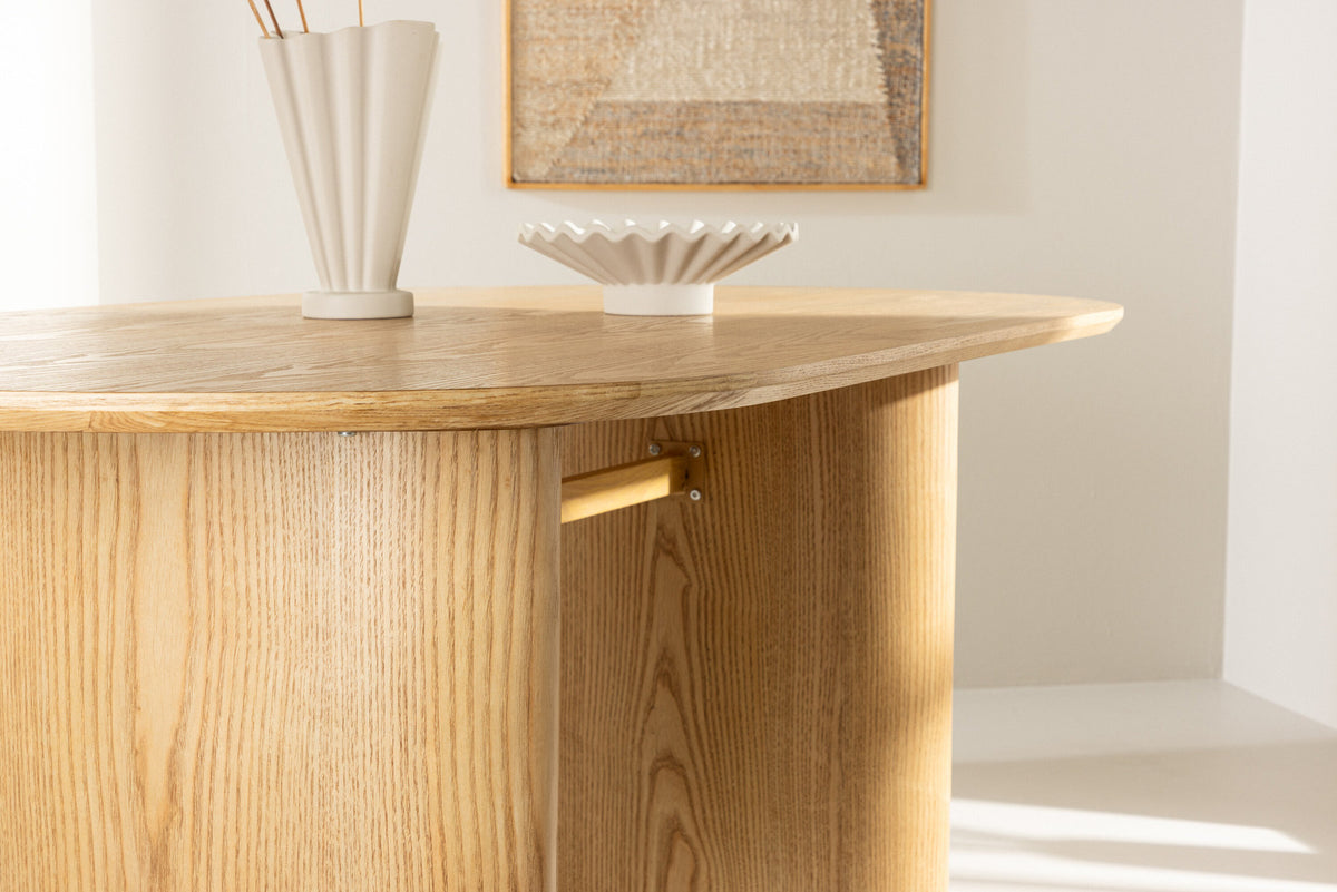 Isolde Esstisch in Natur präsentiert im Onlineshop von KAQTU Design AG. Esstisch ist von Venture Home