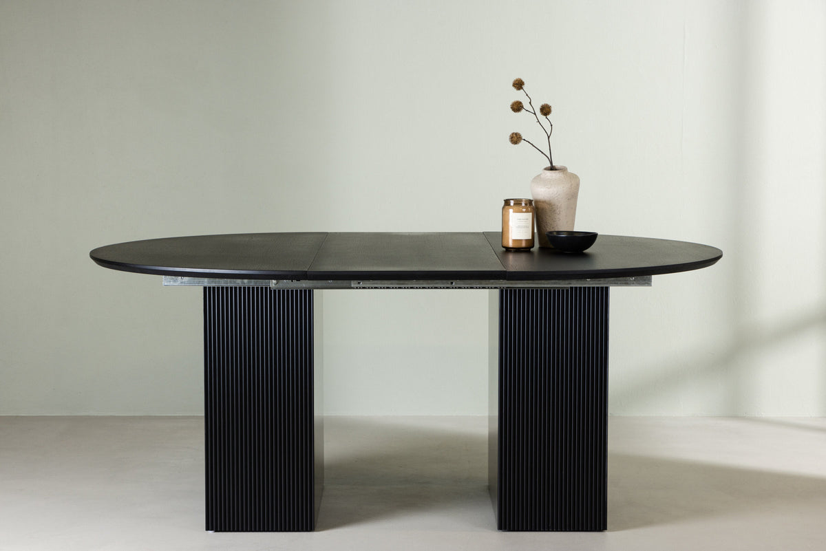 Matilda Esstisch ausziehbar in Schwarz präsentiert im Onlineshop von KAQTU Design AG. Esstisch ist von Venture Home
