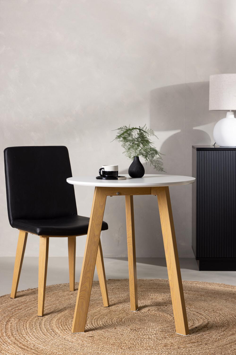 Leonora Tisch in Weiss präsentiert im Onlineshop von KAQTU Design AG. Esstisch ist von Venture Home