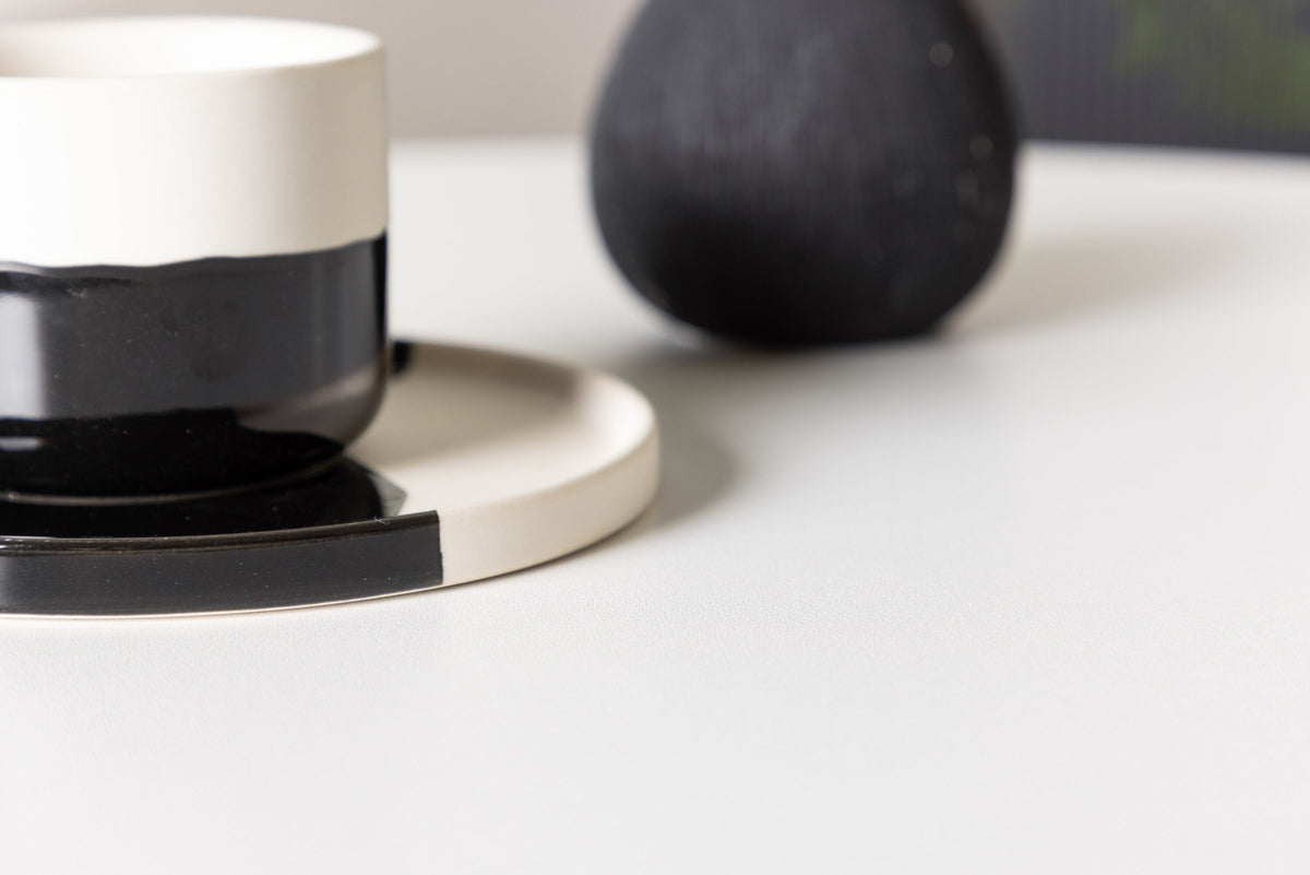 Leonora Tisch in Weiss präsentiert im Onlineshop von KAQTU Design AG. Esstisch ist von Venture Home