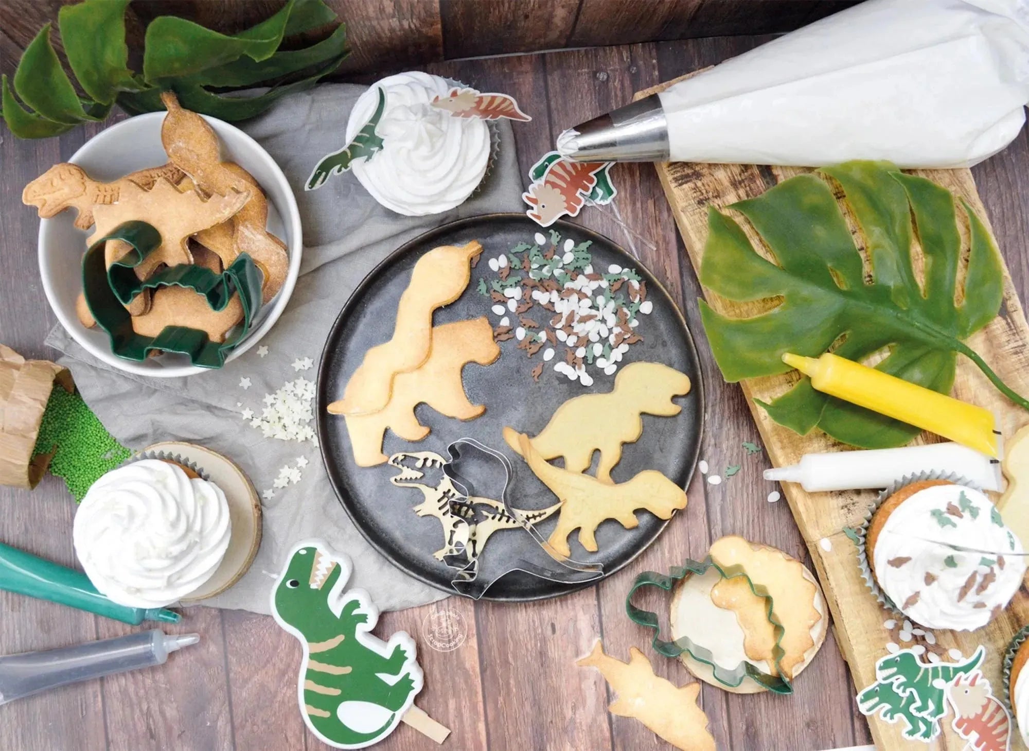 Kreatives Dino-Ausstecher-Set von Scrap Cooking für Backspaß.