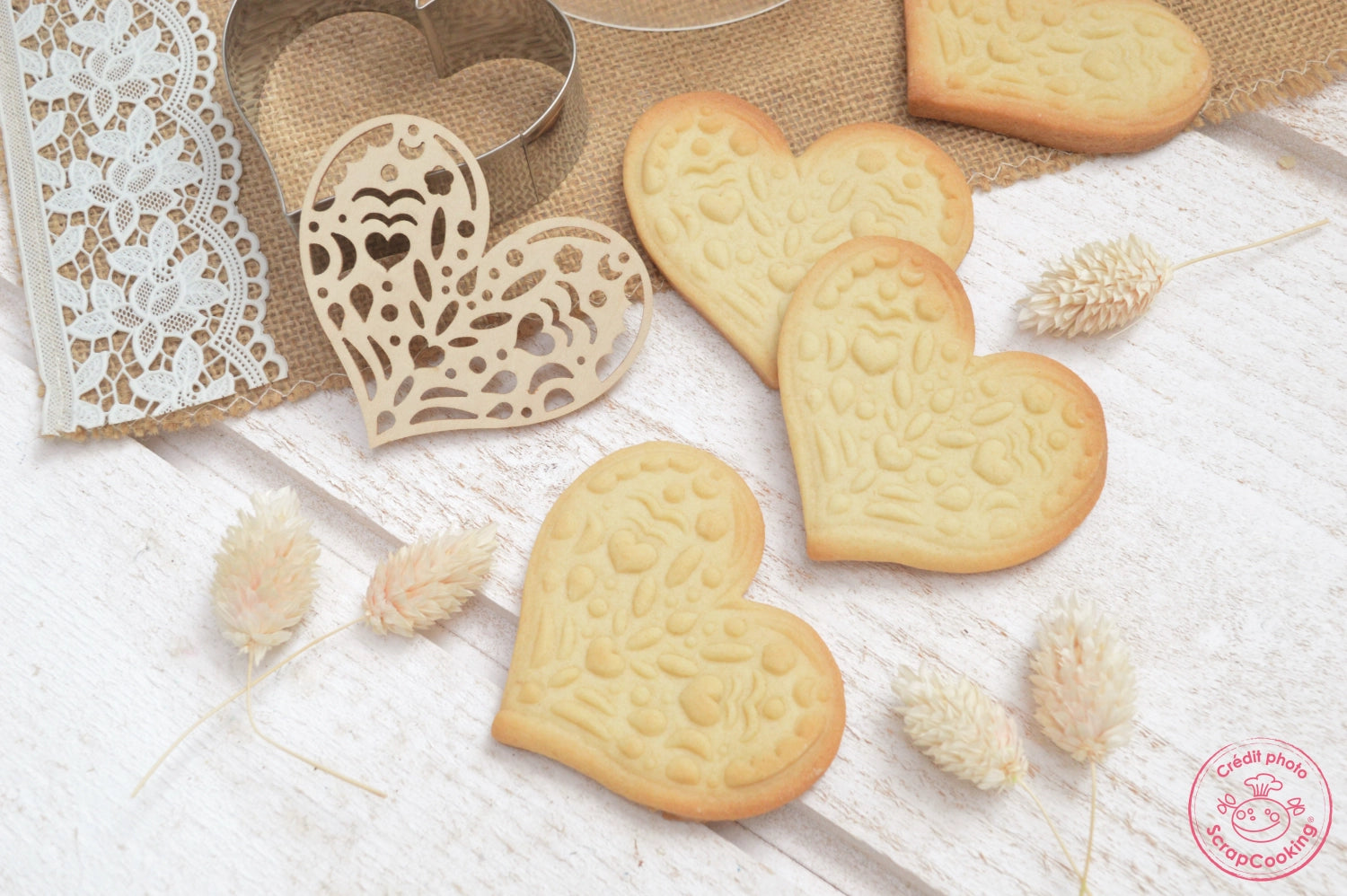 Tagliare e cuore incinta in legno