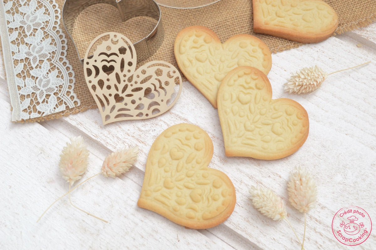 Ausstechform u. Holzpräger Herz in Silber präsentiert im Onlineshop von KAQTU Design AG. Ausstecher ist von Scrap Cooking