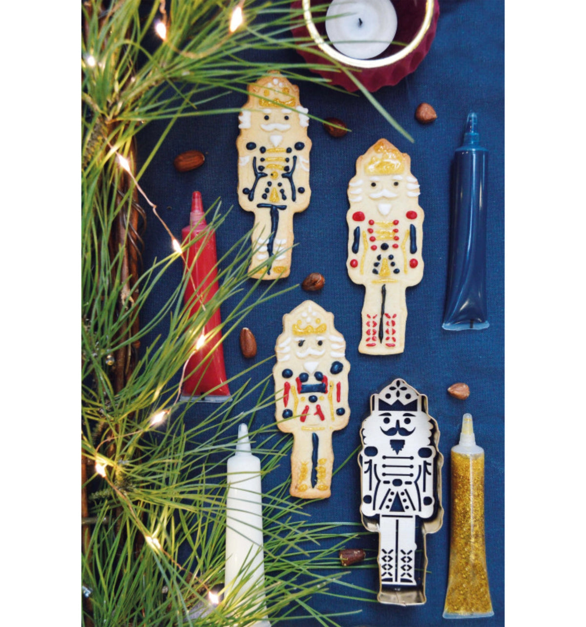 Goldener Ausstecher Nussknacker mit Holzpräger in Silber präsentiert im Onlineshop von KAQTU Design AG. Ausstecher ist von Scrap Cooking