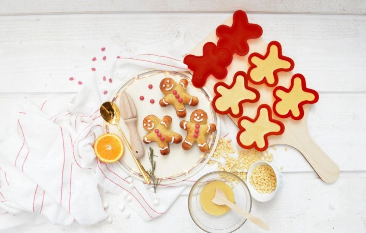 6 Einzelne Silikonformen Lebkuchenmann in Rot präsentiert im Onlineshop von KAQTU Design AG. Backform / Backblech ist von Scrap Cooking