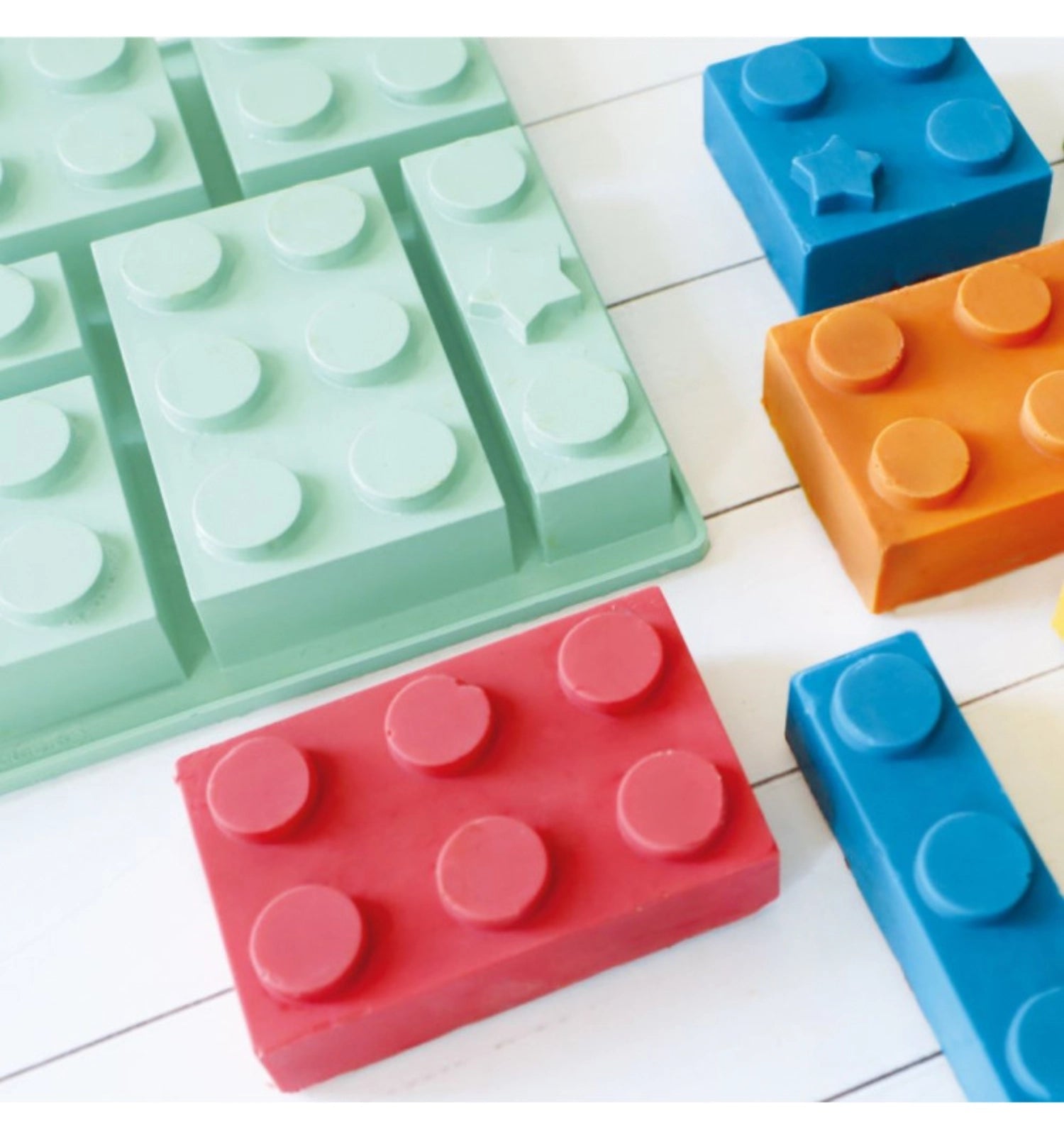 Backen Sie fantasievolle Ziegelkuchen mit Scrap Cooking Silikonform.