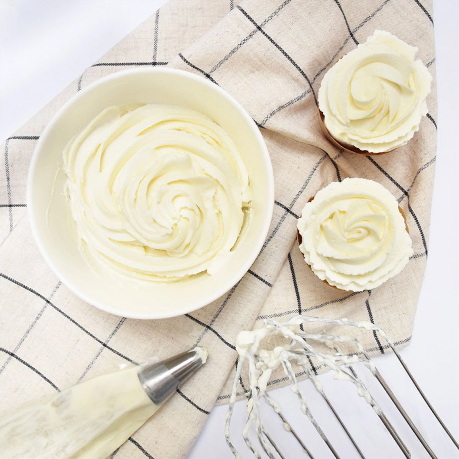 Hochwertige Einmalspritztüten von Scrap Cooking für kreative Tortendekoration, perfekt für feine Details und sauberes Arbeiten in der Patisserie.