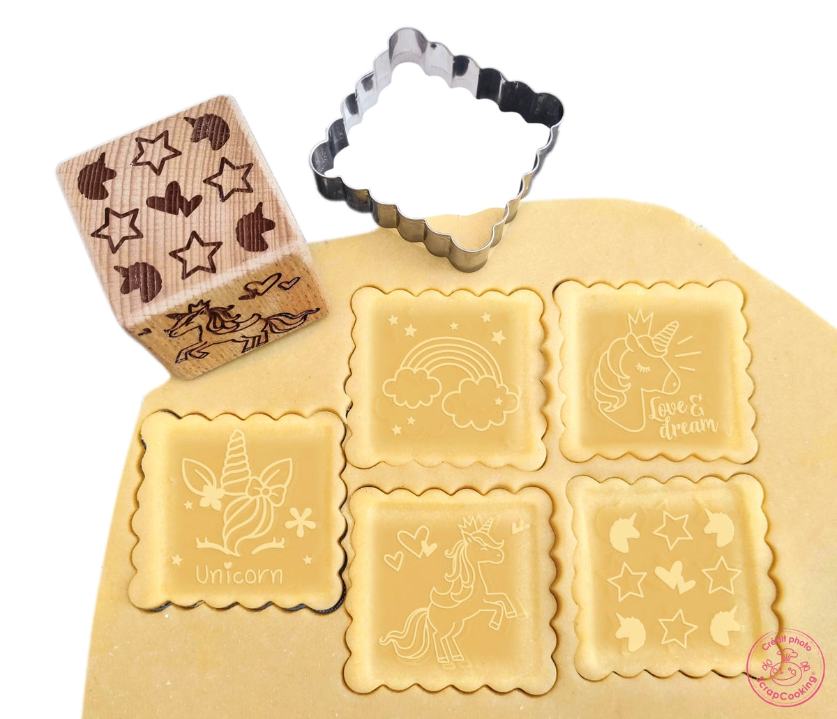 Cookie Stamp, Würfelstempel u. Ausstecher, Einhorn in Mehrfarbig präsentiert im Onlineshop von KAQTU Design AG. Küchenhelfer ist von Scrap Cooking